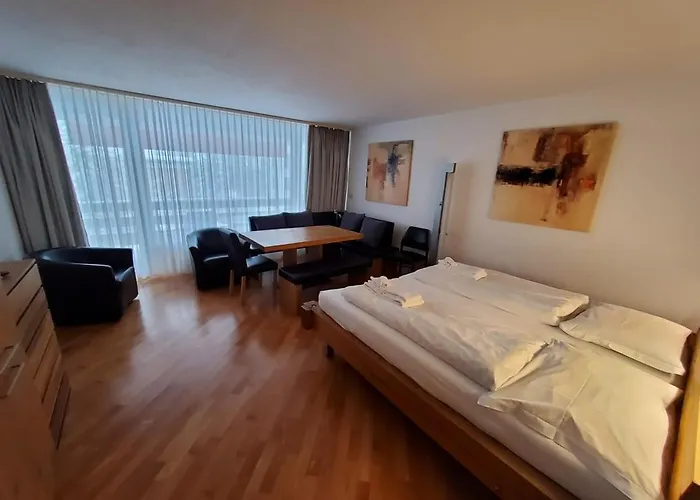 Helle 2 Schlafzimmer In - Grosszügig, Zentral Und Ruhig Gelegen