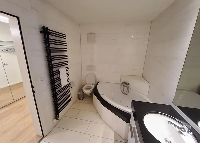 Helle 2 Schlafzimmer In - Grosszügig, Zentral Und Ruhig Gelegen Apartamento